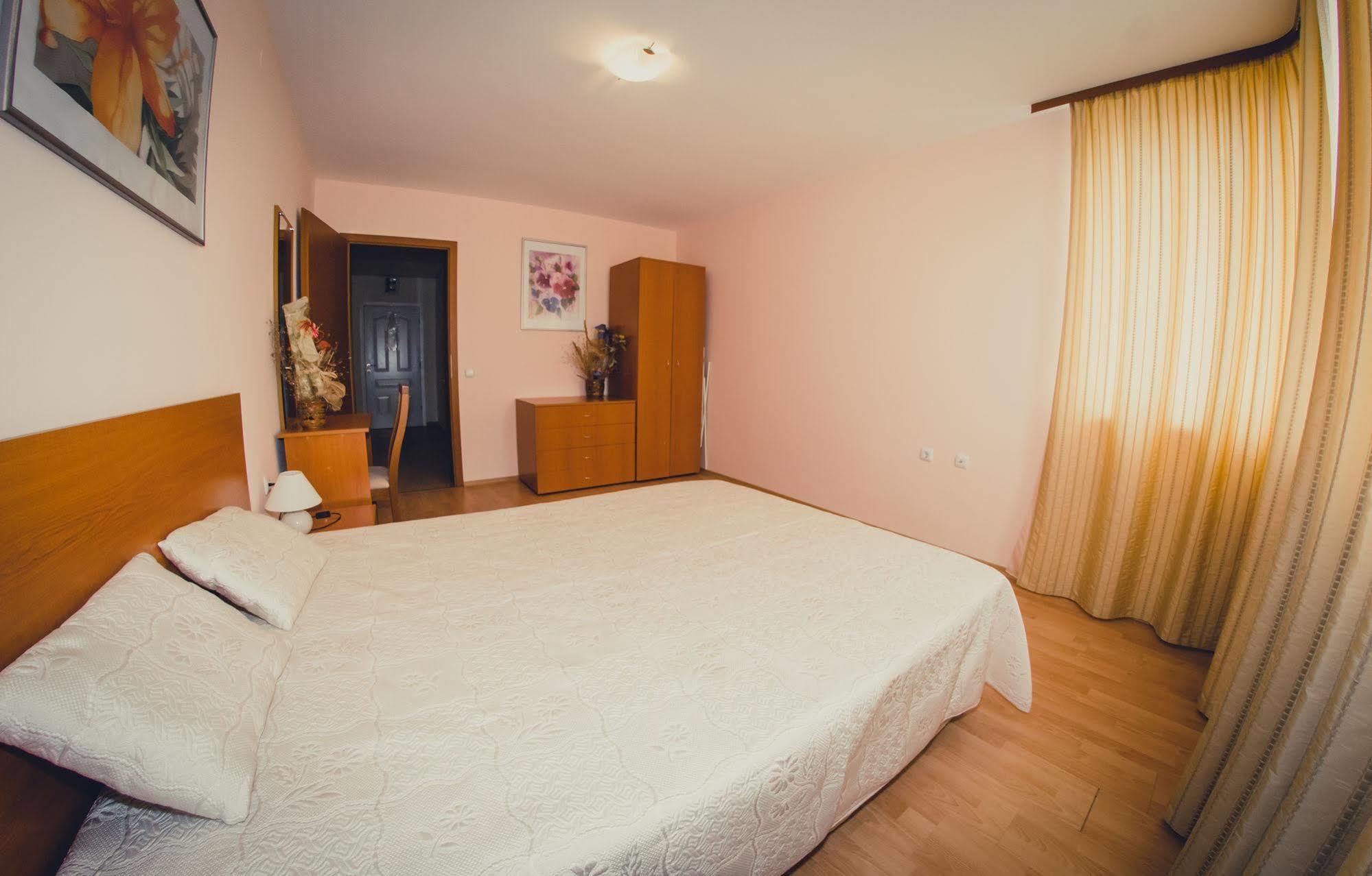 Gt Green Fort Beach Apartments Slăntjev Brjag Exteriör bild